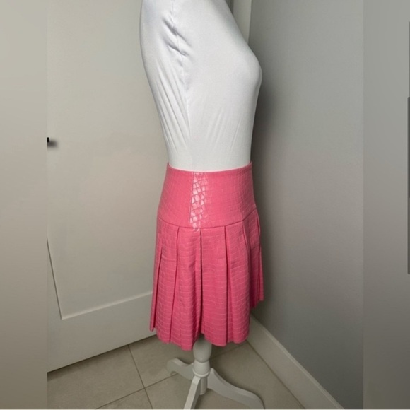 Alice + Olivia Emilie Pleated Faux Leather Mini Skirt/Size 4 - Picture 4 of 10